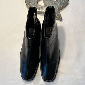 Valenci Leather Three Inch Block Heel Ankle Boots Sz 9.5